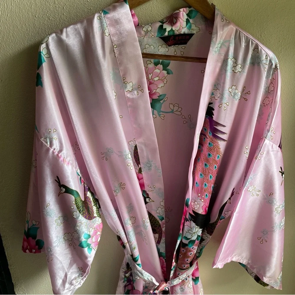 Pink Satin Floral Kimono / Robe. Peacock and Floral Motif. Size Large
